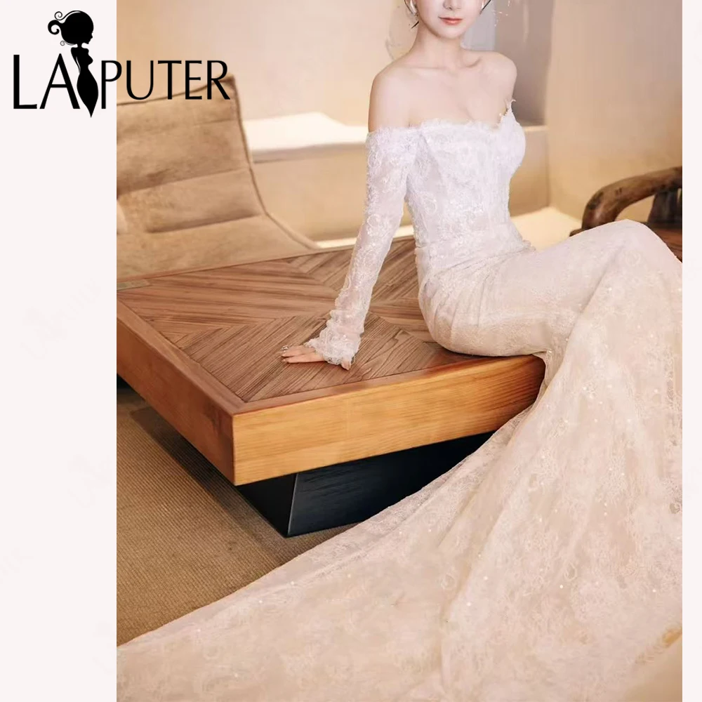 ชุดแต่งงานทรงเมอร์เมดผ้าลูกไม้เนื้อละเอียด แขนยาวเปิดไหล่ ชุดเจ้าสาวผ้าลูกไม้ทรงเมอร์เมดเข้ารูป ชุดราตรีงานแต่งงาน