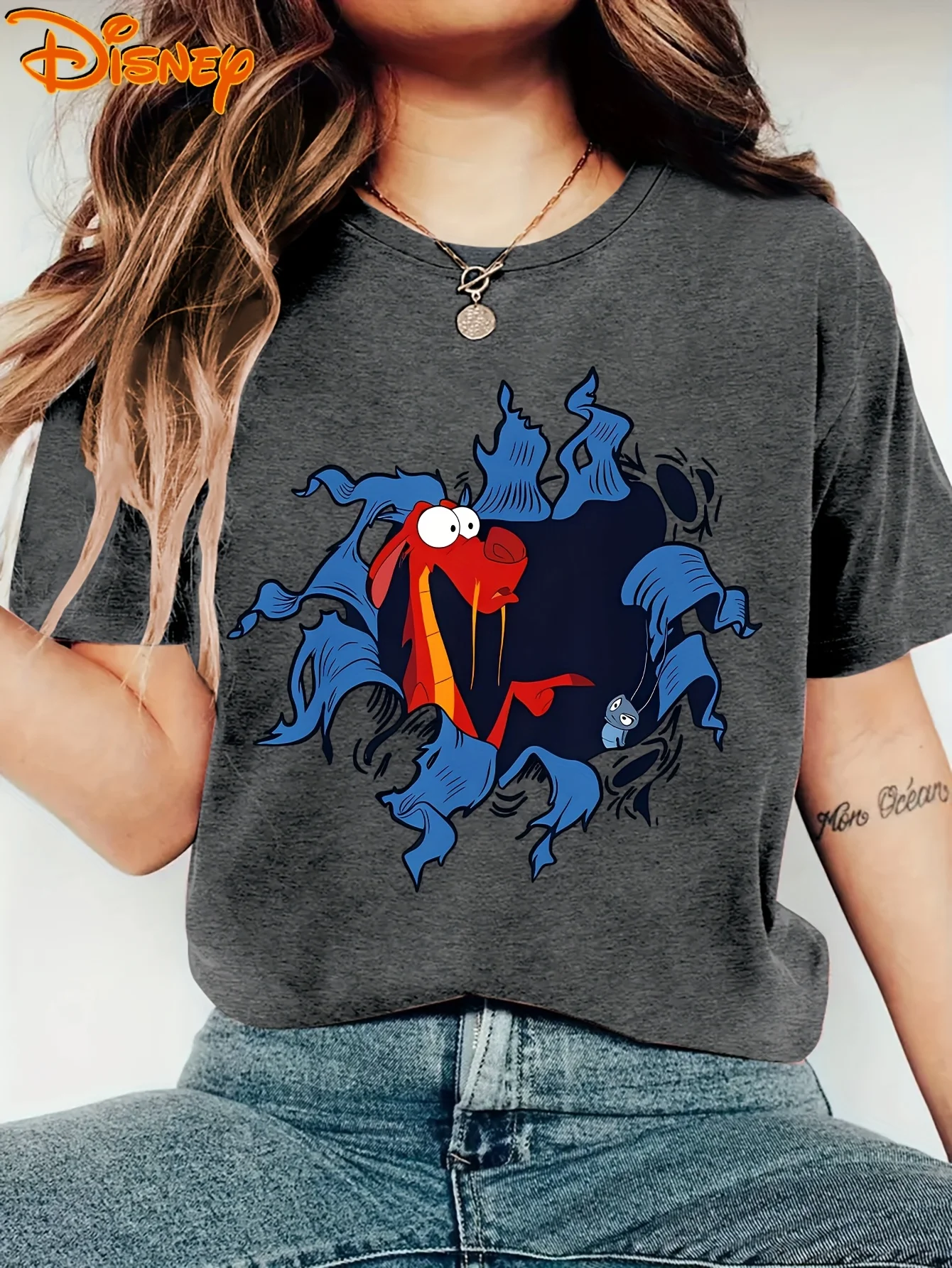 تي شيرت ديزني الرسمي برسومات مولان والكريكيت، فضفاض. طبقة أساسية من القطن مناسبة لجميع المواسم للرجال والنساء