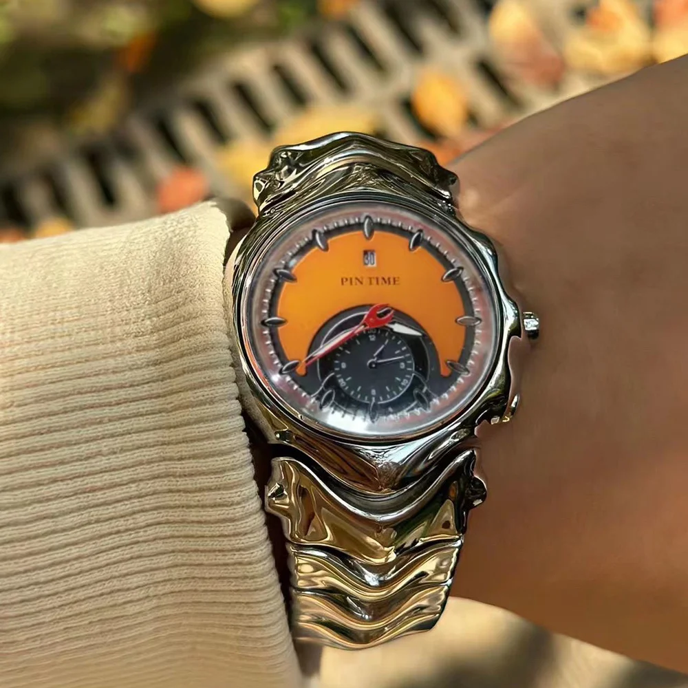 A Two Tone Dial Men's Watch with a Y2K Unique Design Retro and High-End Alloy Strap, a Fashionable Watch Male Clock