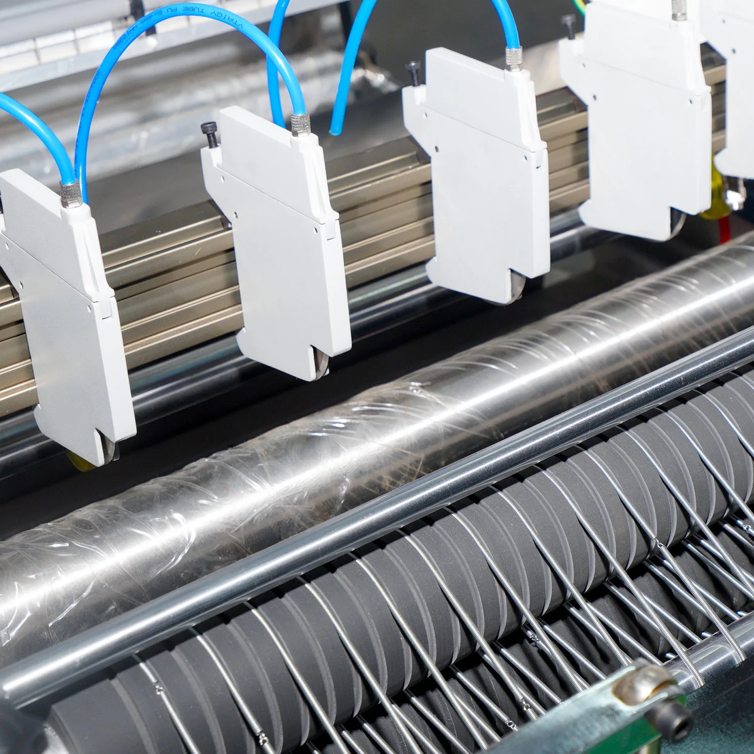 Tagliatrice integrata intelligente all-in-one Taglierina per tessuti a rotazione rapida per varie industrie