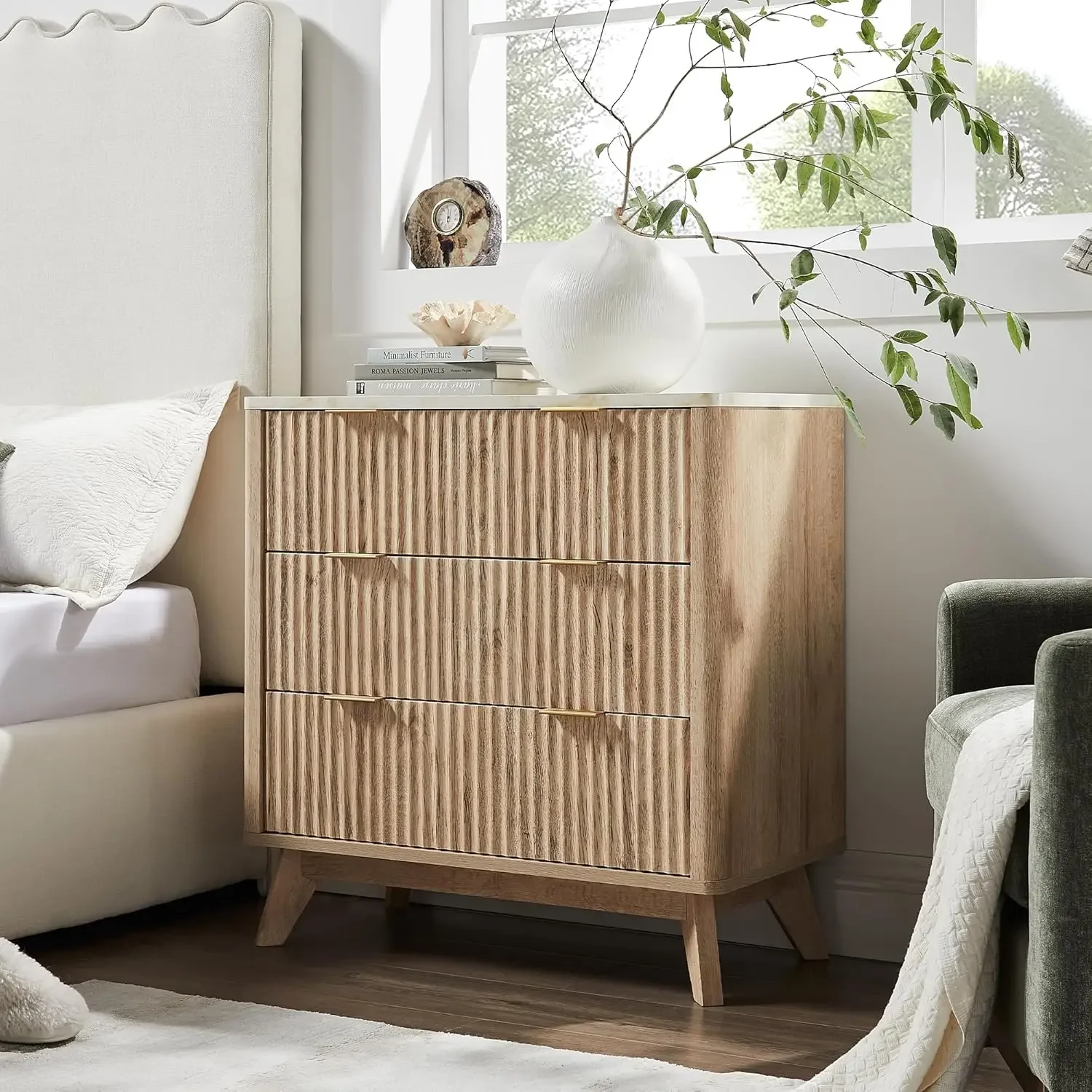 [Ограниченный запас, купите сейчас! ] Высокая рифленая тумбочка 32 дюйма, набор из 2 шт., современный приставной столик со столешницей из искусственного мрамора, торцевой столик с 3 ящиками и разъемом