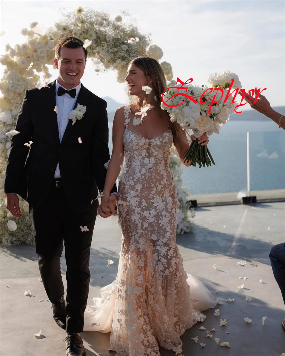 Customized Elegant fleshco Organza Wedding Dress Temperament Strapless Spaghetti Straps Sleeveless  Bridal Gowns Backless Dress