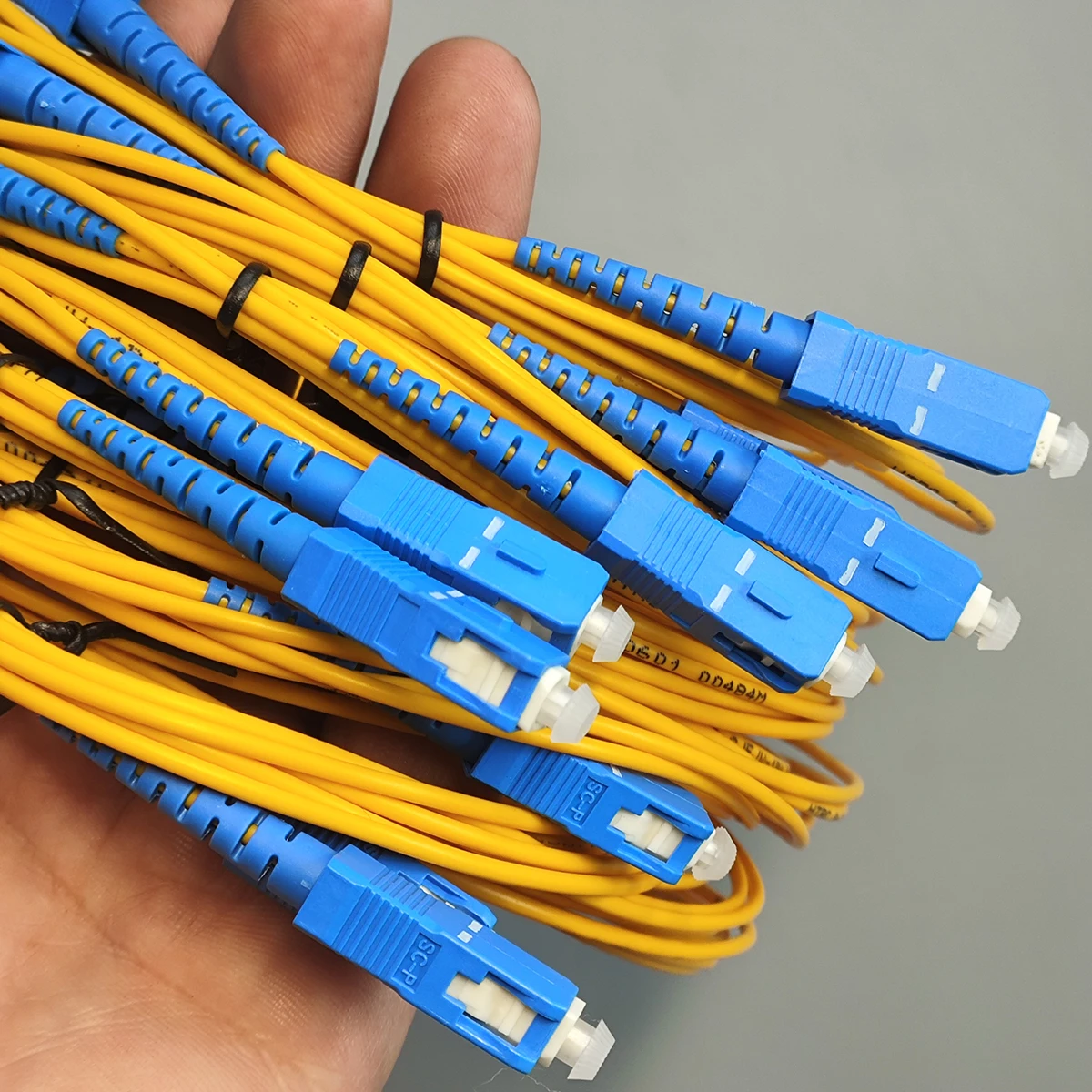 

SC/UPC-SC/UPC 3M/5M 2.0mm Single Mode Fiber Optic Cable FTTH Indoor Extension Jumper With Free Adapter For High-Speed Internet