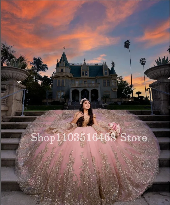 Luxury Princess Quinceanera Dresses2024 Peach Pink Strapless Gold Applique Chapel Train فساتين للمناسبات الرسمية