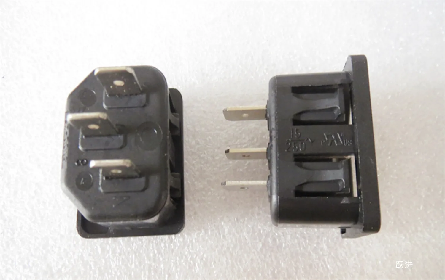 Original new 100% 6100.43 AC power socket power amplifier plug socket connector 15A