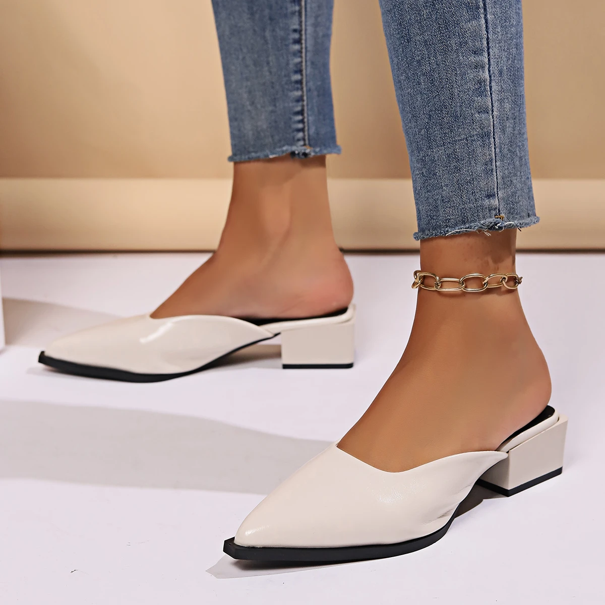 Women's Pointed Toe Square Heel Baotou Slippers Summer Slip-on Fashion Shoes for Women Sandals Shallow Mouth Women Half Slippers