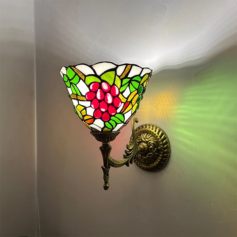 Europese klassieke huizen, wandlampen, lange gangen, slaapkamers, gekleurd glas, Tiffany-lampen maken uw kamer mooier