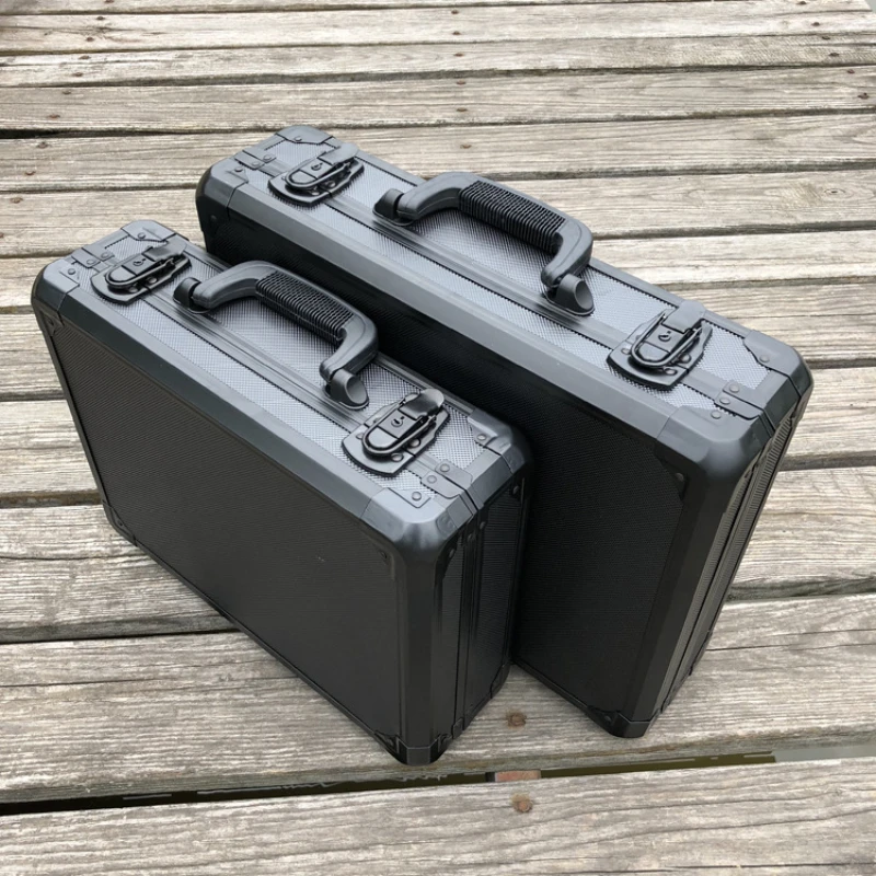 Großer tragbarer Werkzeugkasten aus Aluminiumlegierung, schwarze Mustervitrine für Instrumentenausrüstung mit stoßfester Aufbewahrungsbox für Schwammkoffer – Detail 4