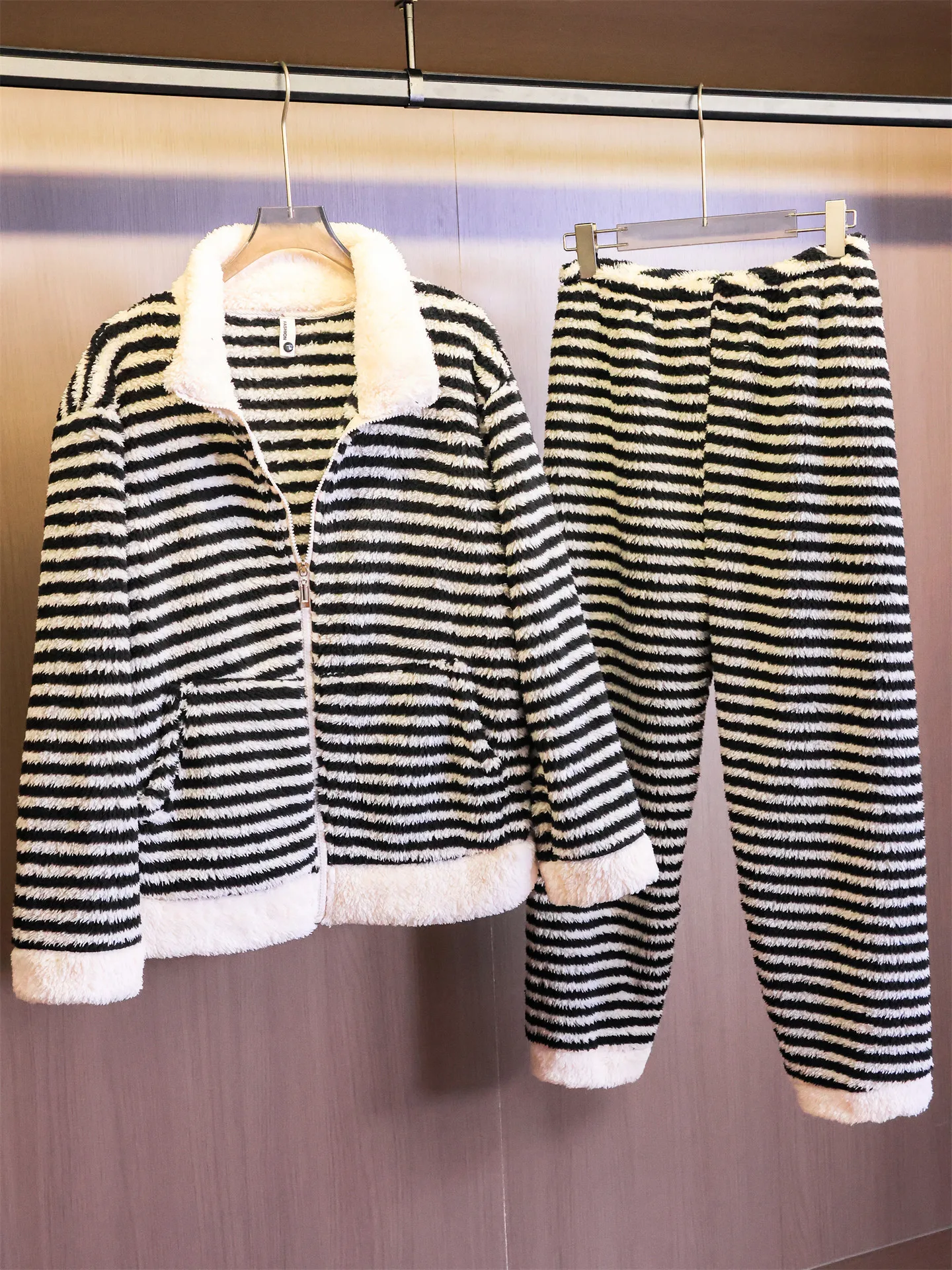 

Thick Coral Fleece Pajamas Long Sleeve Home Clothes Set Soft Comfortable Striped Color Block Women's Sleepwear Two-Piece Suit
