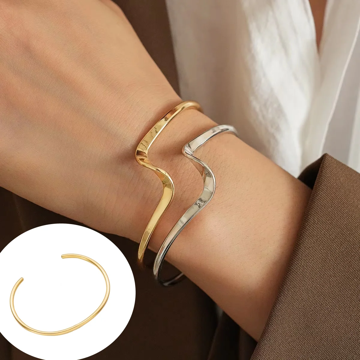 Trendige Minimalistische Wellenförmige Vergoldete Geometrische Armreifen für Damen und Herren aus Edelstahl mit Offener Manschette