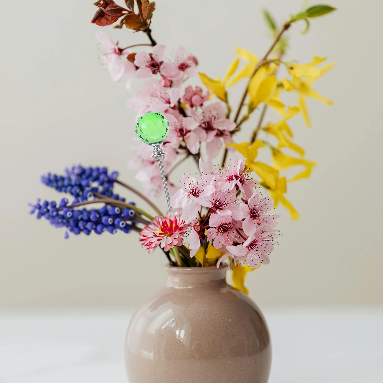 

2Pcs Crystal Garden Stakes Metal Rods Sparkling Toppers for Flower Pots Vases Yard Decor Flower Yard Stakes Plant Accessories