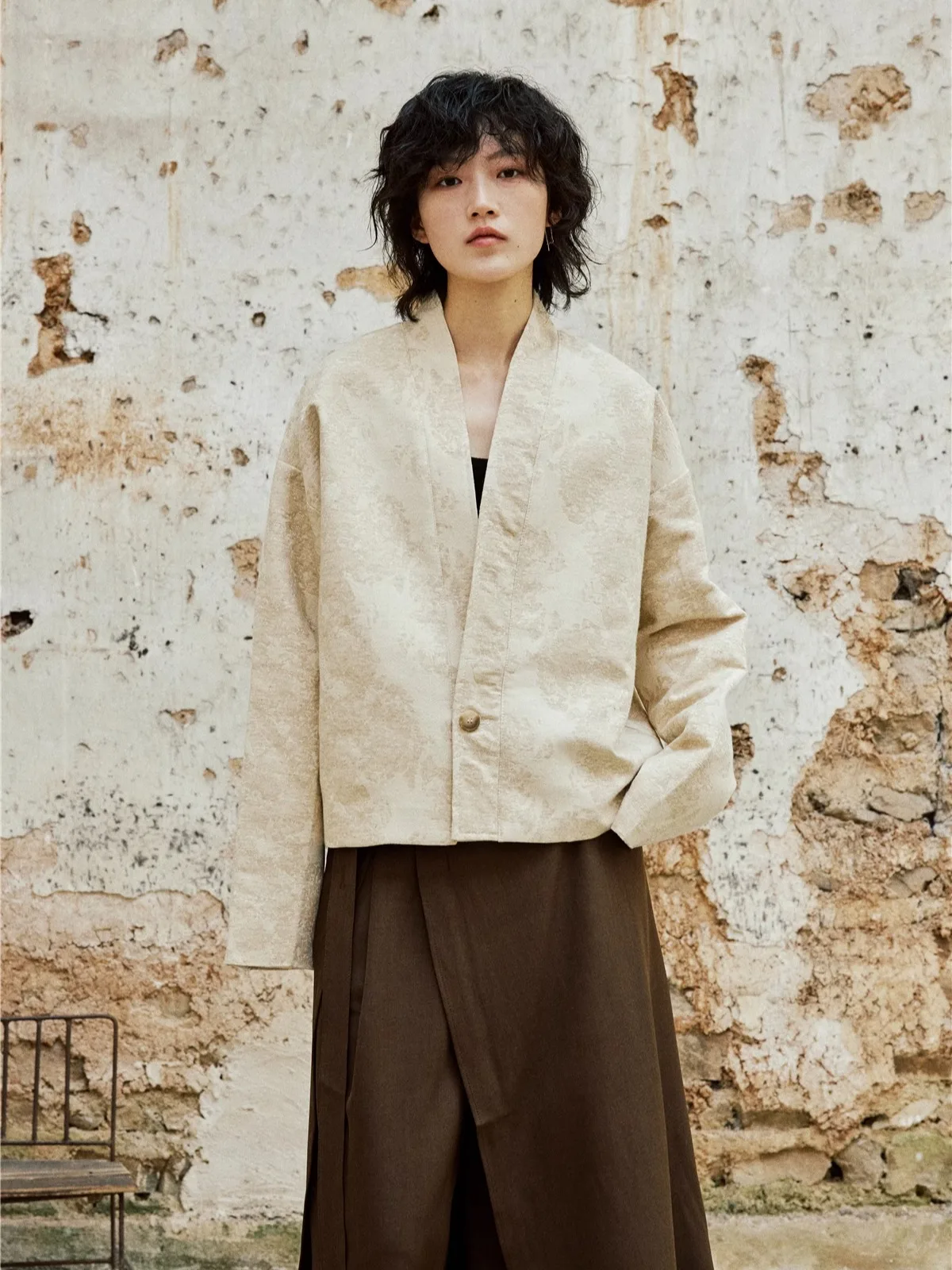 

Sunyvonne Retro Chinese Style Short Jacket V-Neck One Button Design Cotton Casual Loose Fit Regular Thickness Autumn Wear
