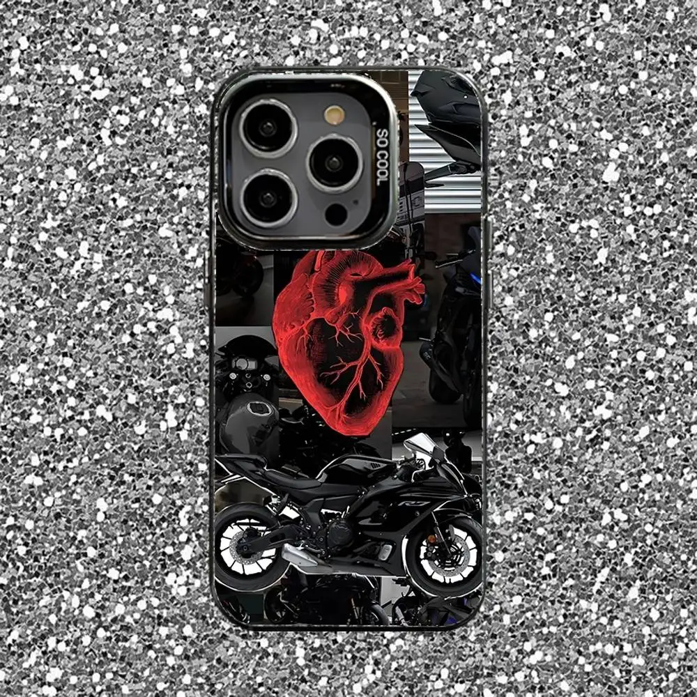 حافظة هاتف للسيارة والدراجات النارية لهواتف iPhone 16,15,14,13,12,11,Pro,XS,Max,Plus,Mini,SE غطاء مقاوم للصدمات من الحلوى السوداء غير اللامعة