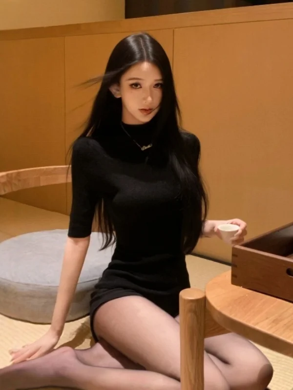 

Футболка в корейском стиле, приталенная, с высоким воротником, рукавом до локтя, модная, с акцентом на плечи, стандартной ширины, на пяти пуговицах, осенняя коллекция