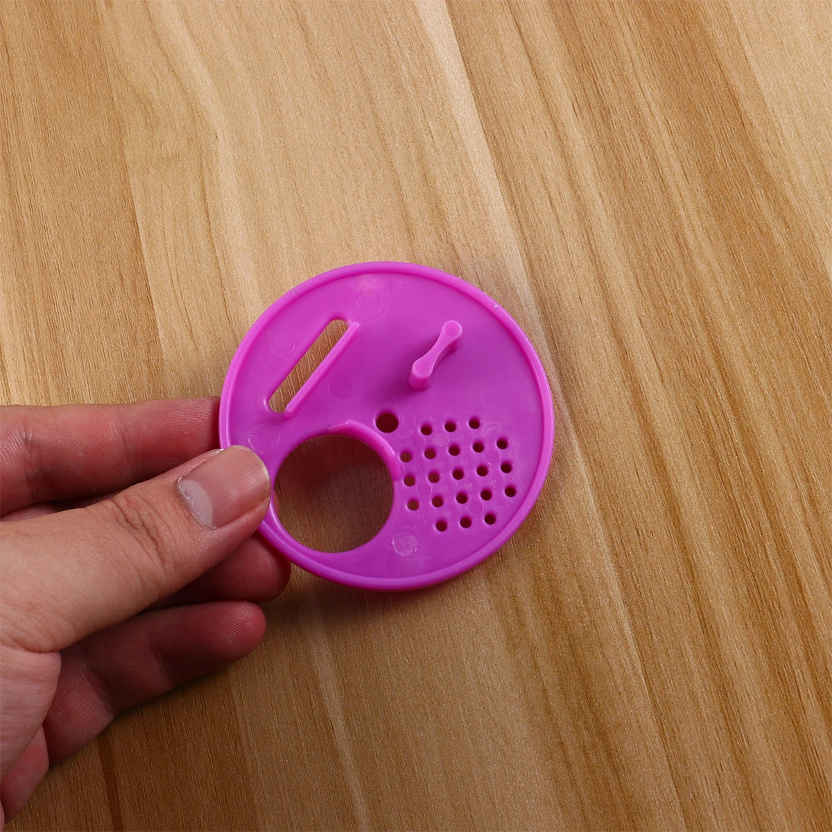 

30pcs Beehive Vents Honeycomb Entrance Gate Nest Door Tools Round Beekeeping Supplies Plastic Nest Door Discs Bee Gate