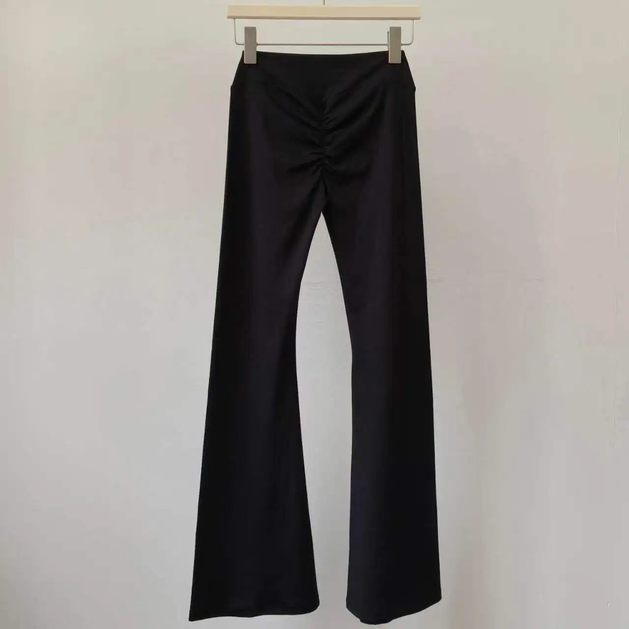 Yoga-Bekleidung Boot-Cut-Leggings für Damen mit Kreuzbund, Sexy Plissierte Peach-Butt-Schlaghose, Schnelltrocknende Pilates-Fitnesshose – Detail 7