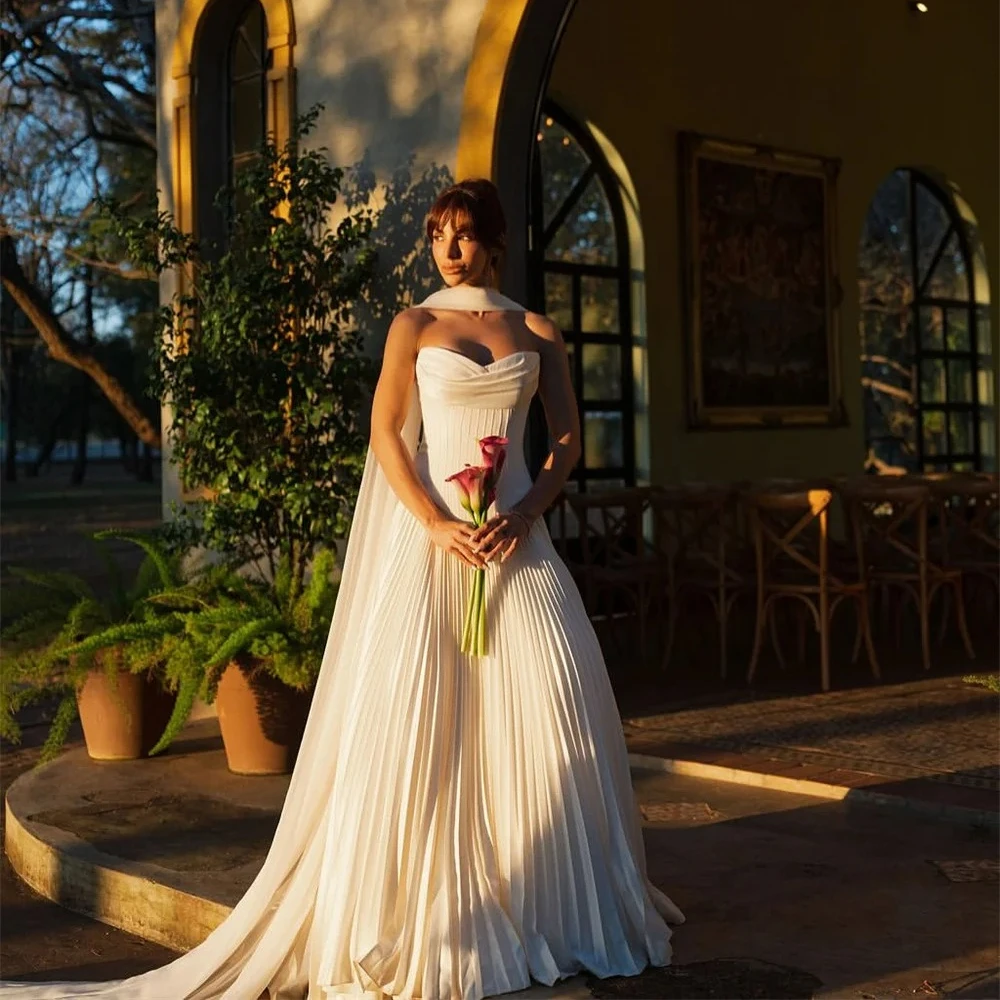 Customized New-style Luxurious Exquisite A-line Wedding Dress V-neck Sleeveless Satin Ruffle Details Strapless Sweetheart Bodice