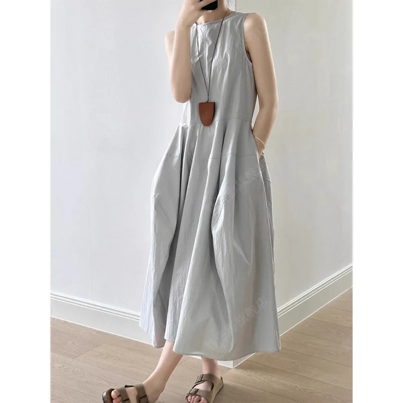 Round-neck Maxi Dress with Loose Fit Sleeveless Design and Elegant Style