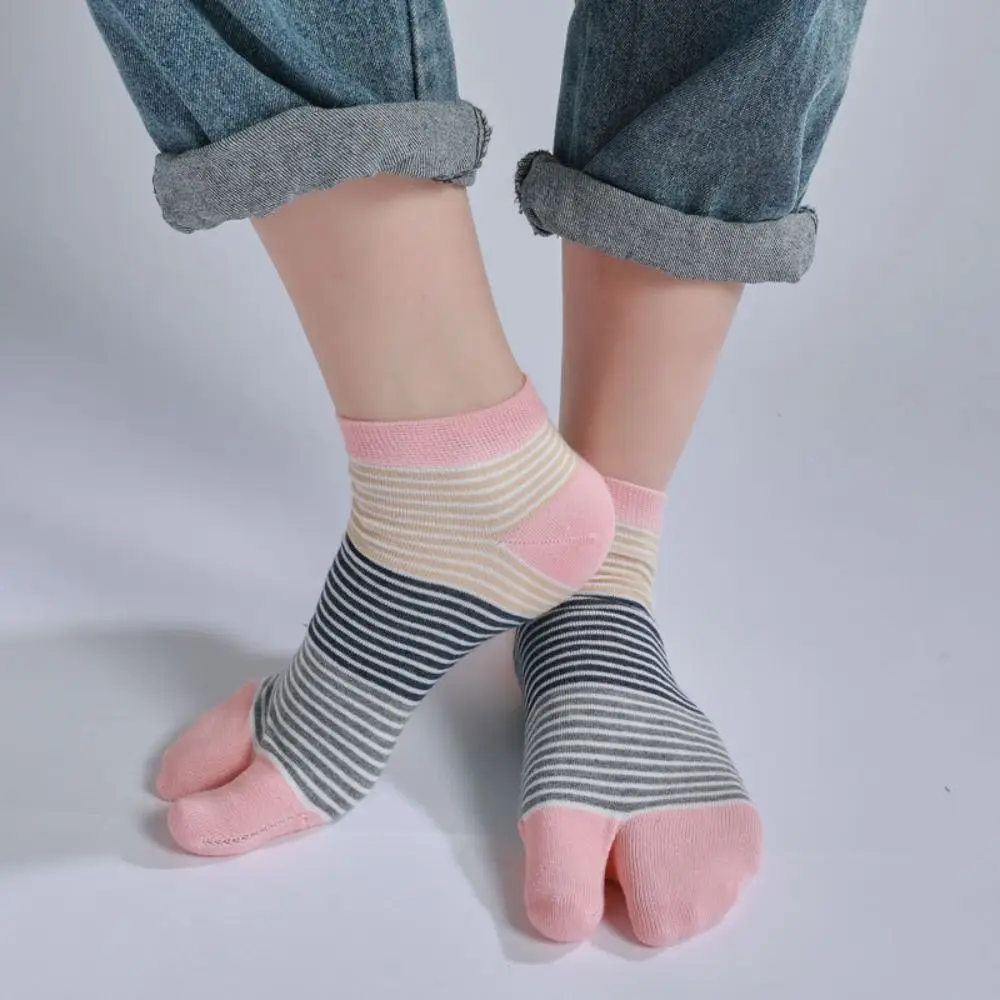 

3Pairs Stripe Two Toe Tube Socks Breathable Sweat Absorption Toe Short Calf Socks Anti Slip Hosiery Toe Separator Socks Daily