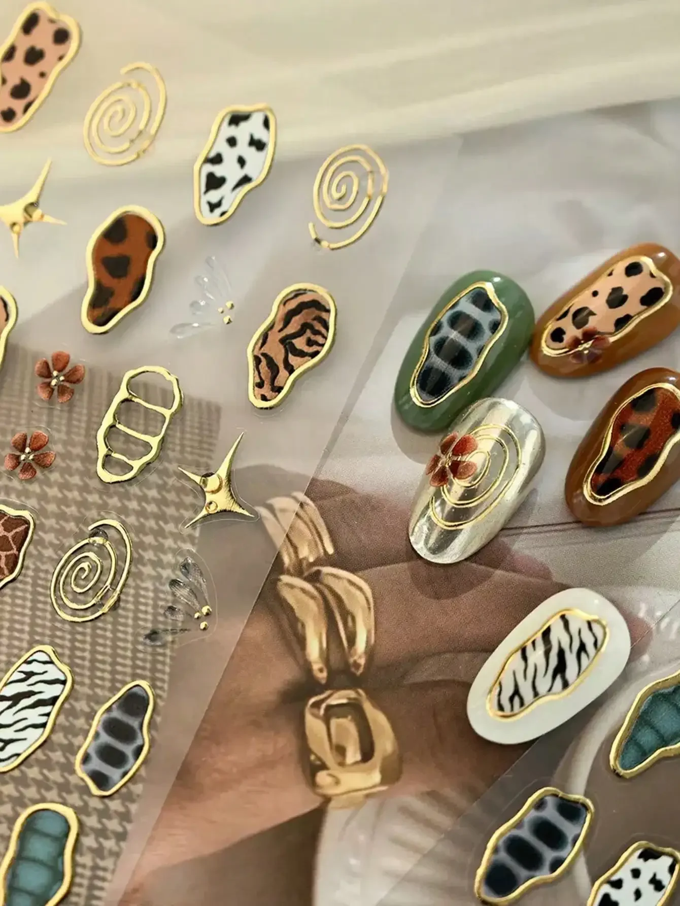 

1pc French Leopard Print Colorful Gold Jelly Butterfly Wing Asymmetrical Geometric Nail Sticker, 5D Nail Art Sticker, & Charming Nail Decal For Women DIY Manicure Nail Stickers