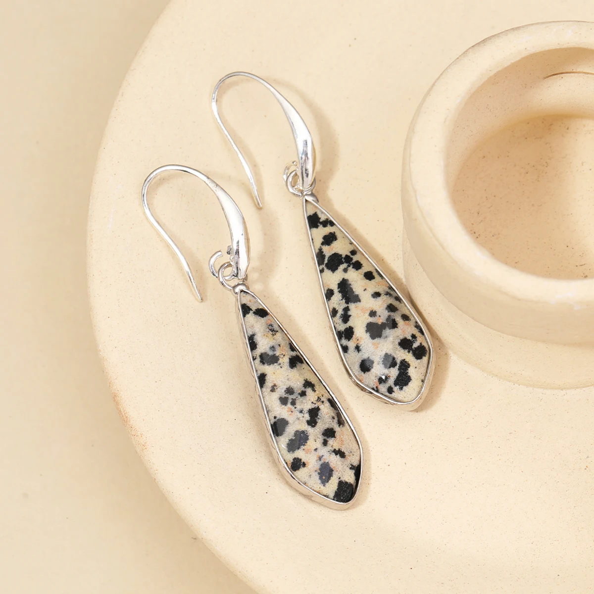 Fashion Women's Earrings Exquisite and Generous Natural Stone Amethyst Agate Garnet Earrings Jewelry Gifts Wholesale