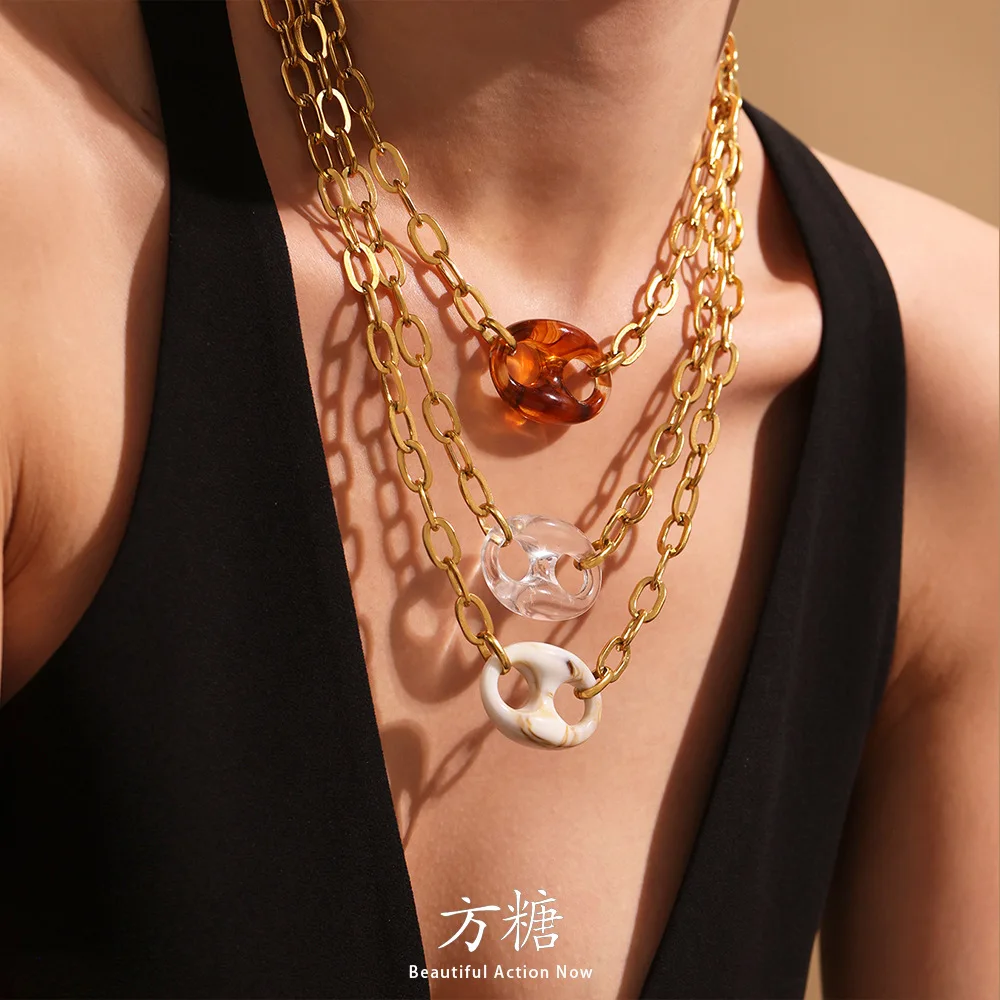 Keen on-collar con colgante de resina de nariz de cerdo de acero inoxidable, diseño de nicho femenino, clavícula ligera de lujo con temperamento