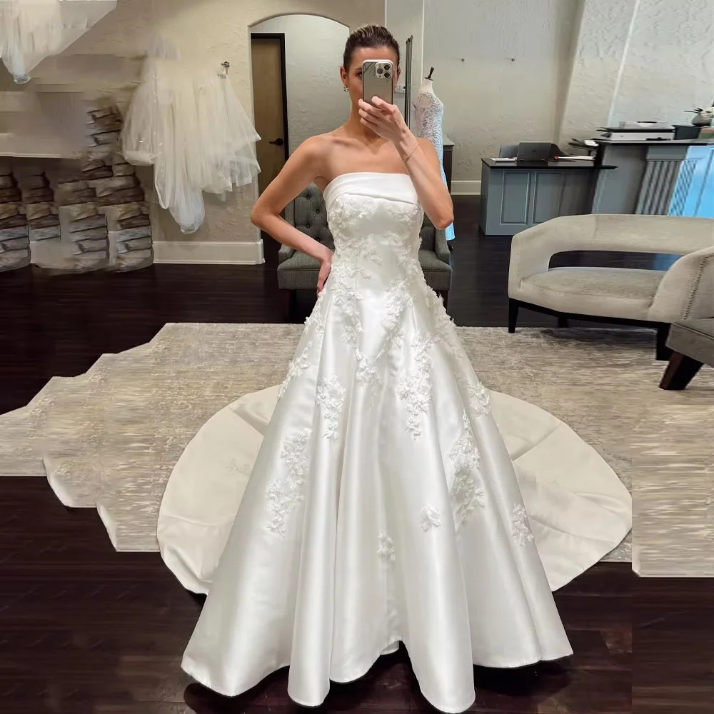 Robe de mariée élégante sans manches, col bateau, avec charmante applique florale, fermeture éclair personnalisée, robe de mariée pour femmes