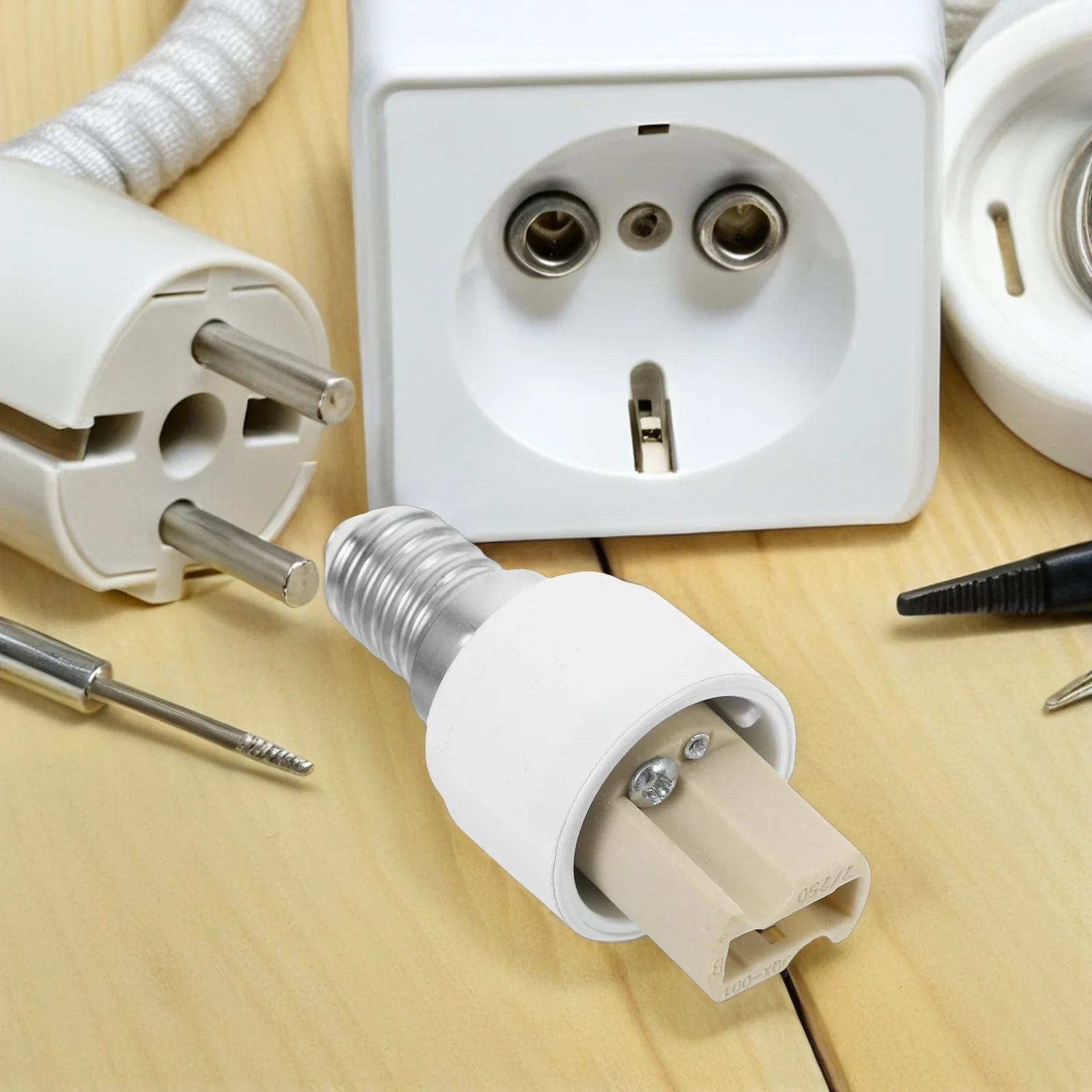 

E14 to G9 Ceramic Lamp Socket Adapter Converter Screw Head Stable Heat Resistant Bulb Base Holder for Home Office Lighting