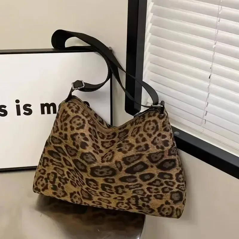 

Leopard Print Nylon Zipper Shoulder Bag 2025 High Quality Large Capacity Trendy Fashionable Handbag Soft Popular Crossbody Bag