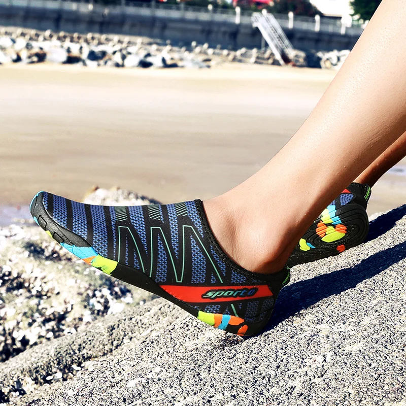 アクアシューズ速乾性ビーチウォーターシューズユニセックス水泳アクアスリッパ裸足サーフィンアップストリームスニーカーライトシーサイド夏