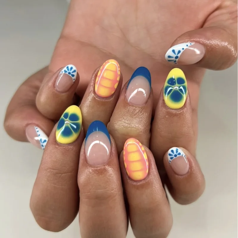 

24pcs Press on NailsShort Round French Flower Simple Full-Cover Nail Tips for Women&Girl Removable Wearable Nail Art Daily Wear