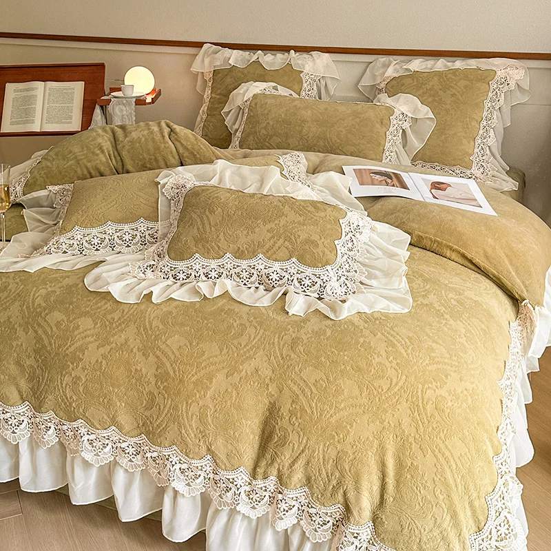 Vintage Carved Velvet Bedding Set French Hollow Lace Ruffle Duvet Cover Set Bed Sheet Pillowcases 4‑Pcs Winter Warm Bed Linen