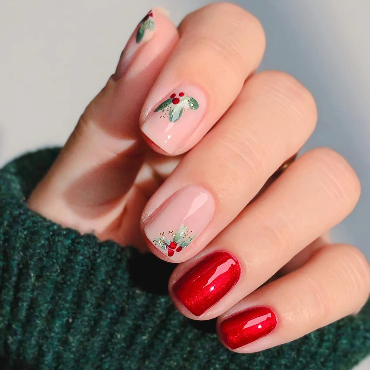 

24 pieces of short oval nail patch Christmas series red bright red fruit green leaf pattern wear armor