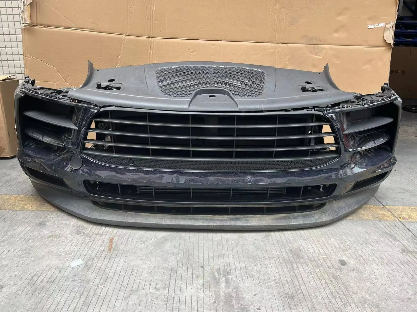 Car Bumper Suitable for Porsche Bumper Macan 95B Bumper Radiator Grille Front Mouth Assembly