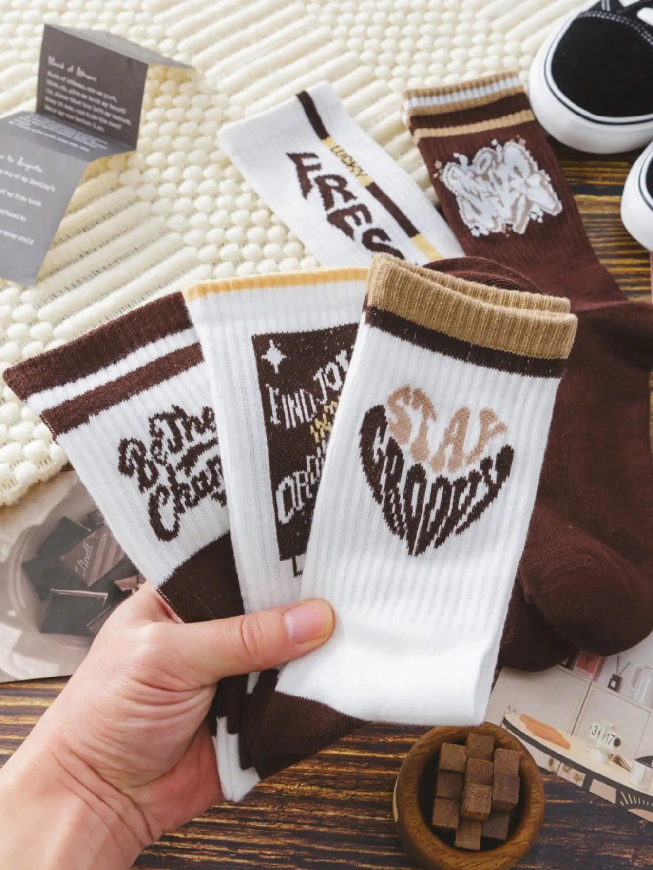 5 Pairs/sets Of Men's Spring and Summer Coffee Color Letter Graffiti Pattern Mid-tube Socks Combination Suitable for Daily Use,