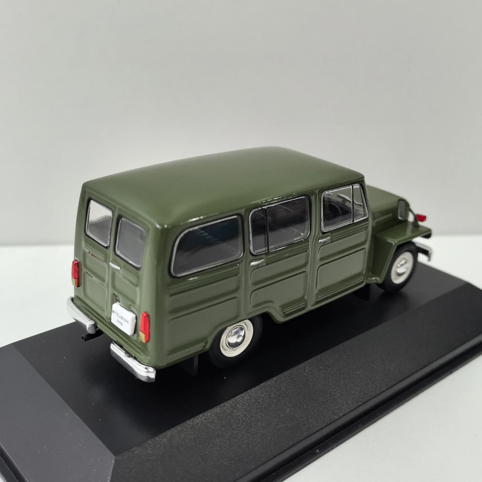 Odlewany model samochodu FIRST 1/43 MITSUBISHI JEEP J30 1961 Mitsubishi Motor, metalowy model kolekcjonerski, zabawka, prezent, pamiątka, do ekspozycji