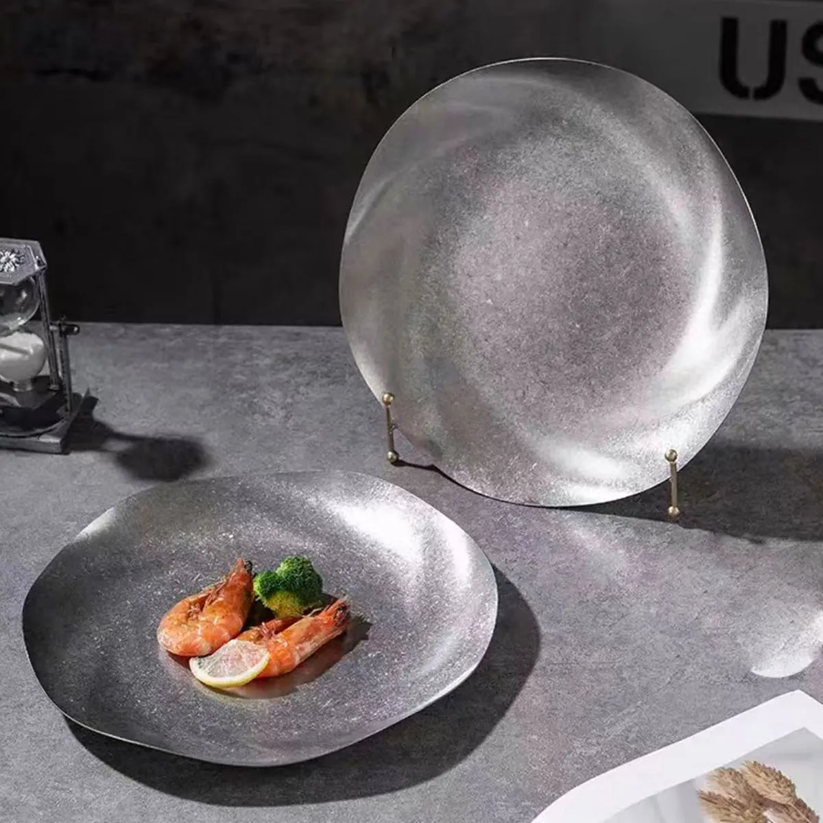 Stainless Steel Vintage Industrial Style Round Plate High-End Artistic Display Plate for Barbecue Hot Pot Restaurant Western Restaurant Dish 1Pcs