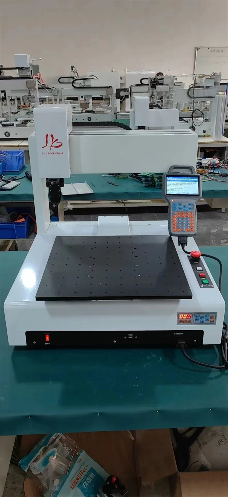 Immagine 3: LY-441A Macchina Automatica per Erogazione Colla a 3 Assi 0,1-500mm/sec Dispenser di Pasta Saldante e Adesivo per Applicazione Colla su Telai di Telefoni Cellulari