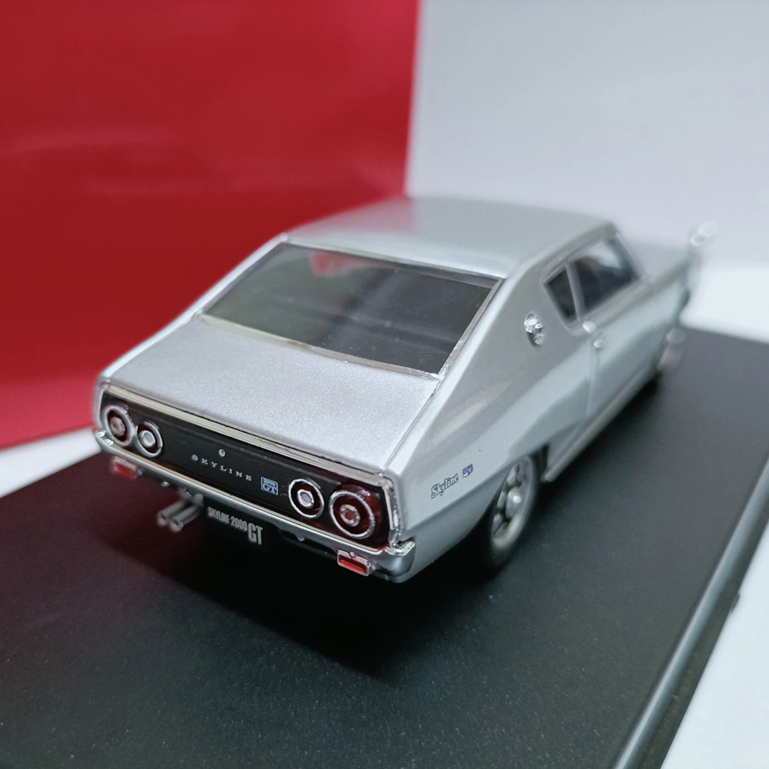 DISM 1:43 مقياس دييكاست سبيكة فضي نيسان 2000GT KGC110 لعب السيارات نموذج الكلاسيكية الحنين الكبار هدية تذكارية عرض ثابت