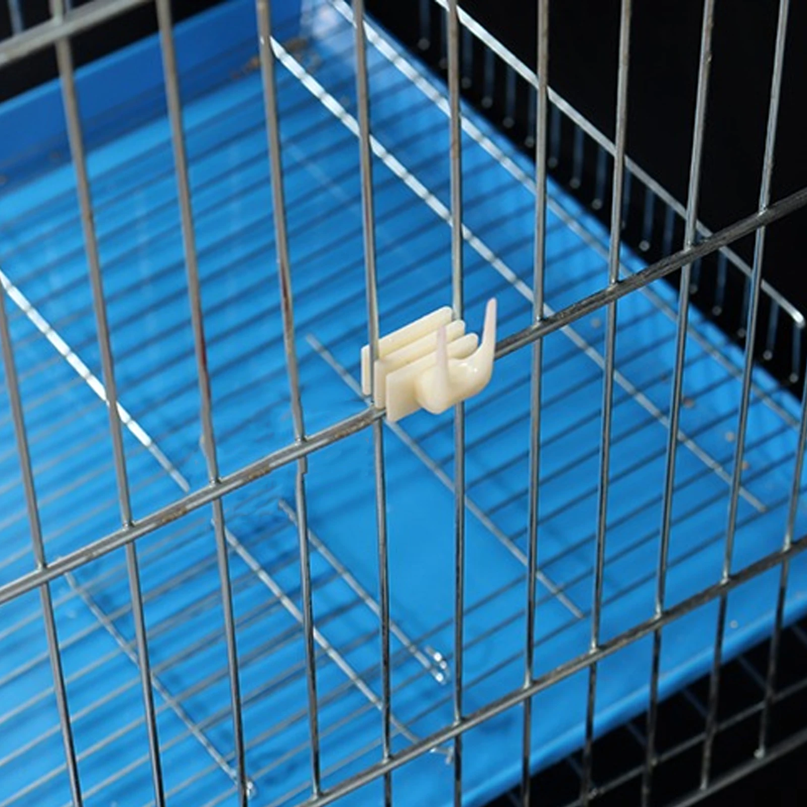 

5pcs Bird Food Holders Durable Stainless Steel Cage Accessories Fruit Fork for Pet Birds Small Animals Feeding Supplies Plastic
