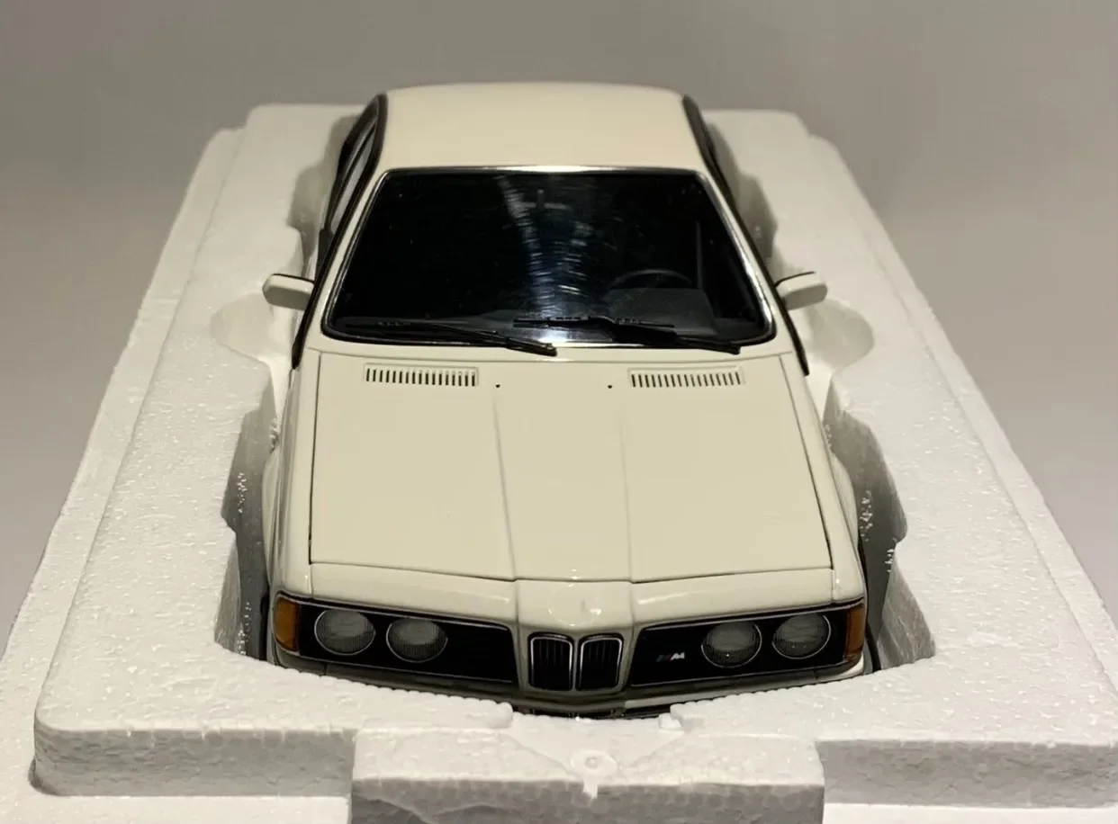 Autoart 1:18 635 CSI E24 Silver Box Simulation Limited Edition All Open Alloy Metal Static Car Model Toy Gift