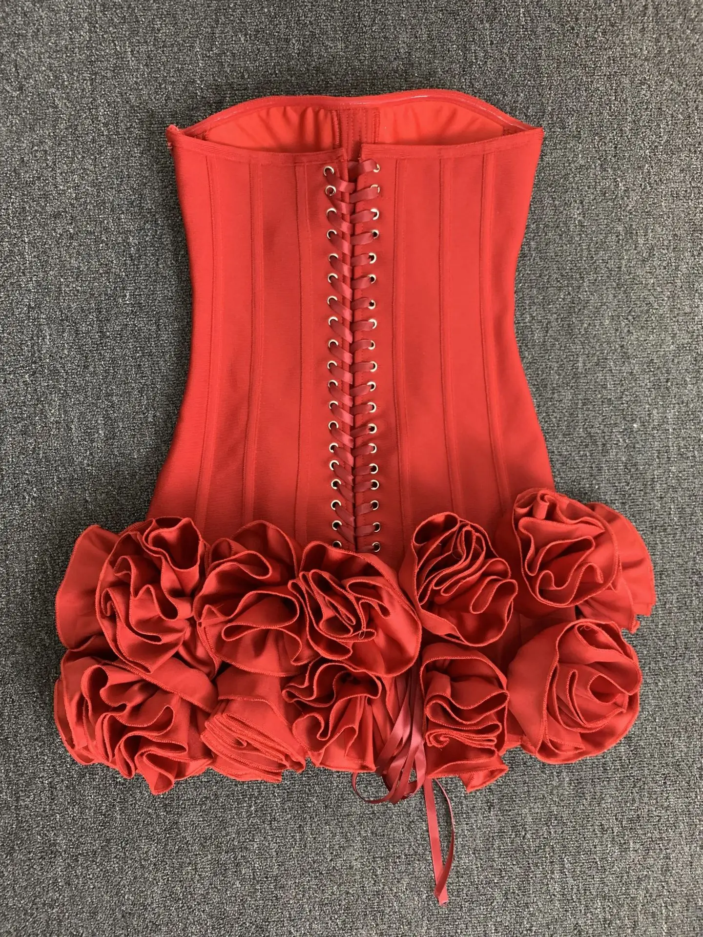 Frauen Rot Abend Verband Kleid Heißer Trägerlosen Bodycon Blumen Saum Geschnürt Mini Promi Geburtstag Party Kleider Ein Stück Gala