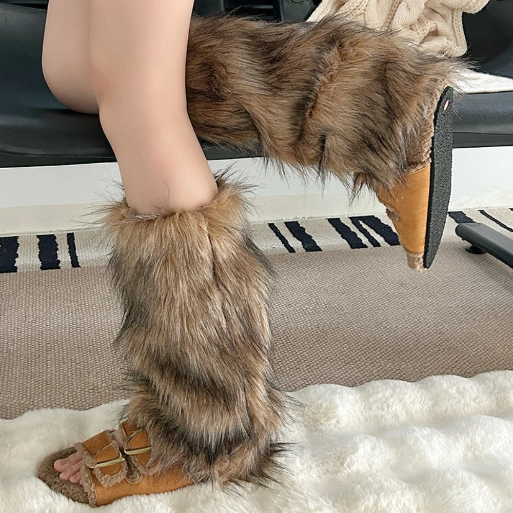 2025 nuevo superventas Otoño e Invierno cubierta de pierna de cuero de imitación personalidad Retro chica caliente cubierta de pierna de viento cálido es delgado