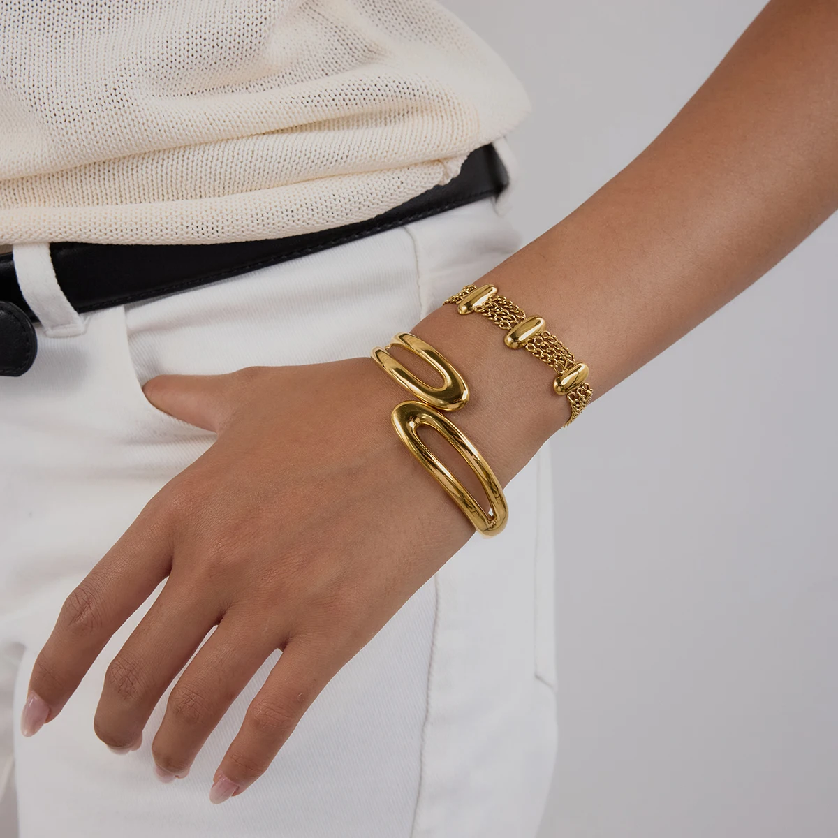 

AIKOER Fashion 18K Gold Color Plated Stainless Steel Three in One Elliptical Smooth Surface Bracelet Women's Accessories Party G