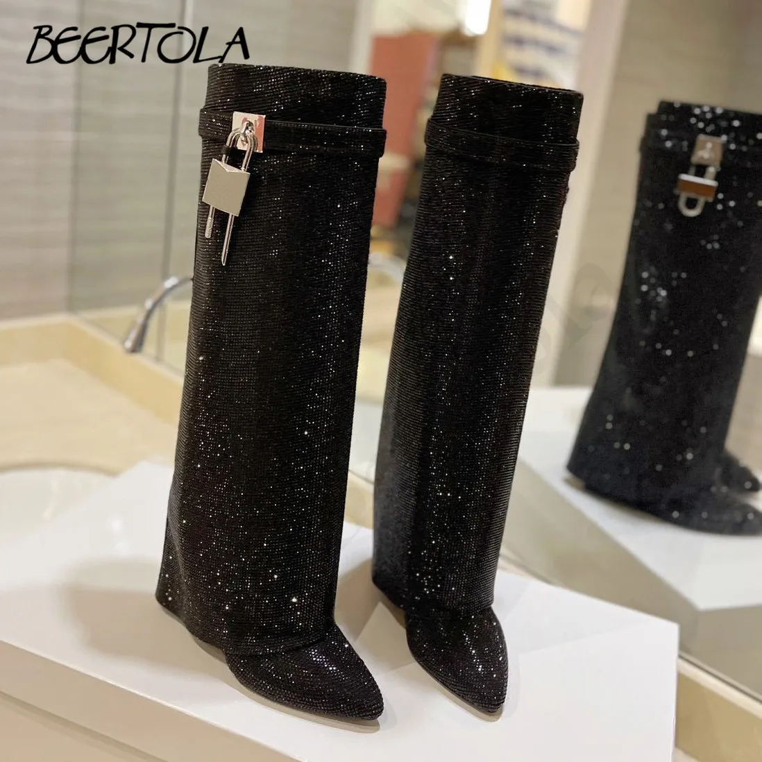 

Women's Silver Lock Pointed Knight Boots Luxury Diamond Wedge Buckle Trouser Boots Personality Fashion Large Size High Boots