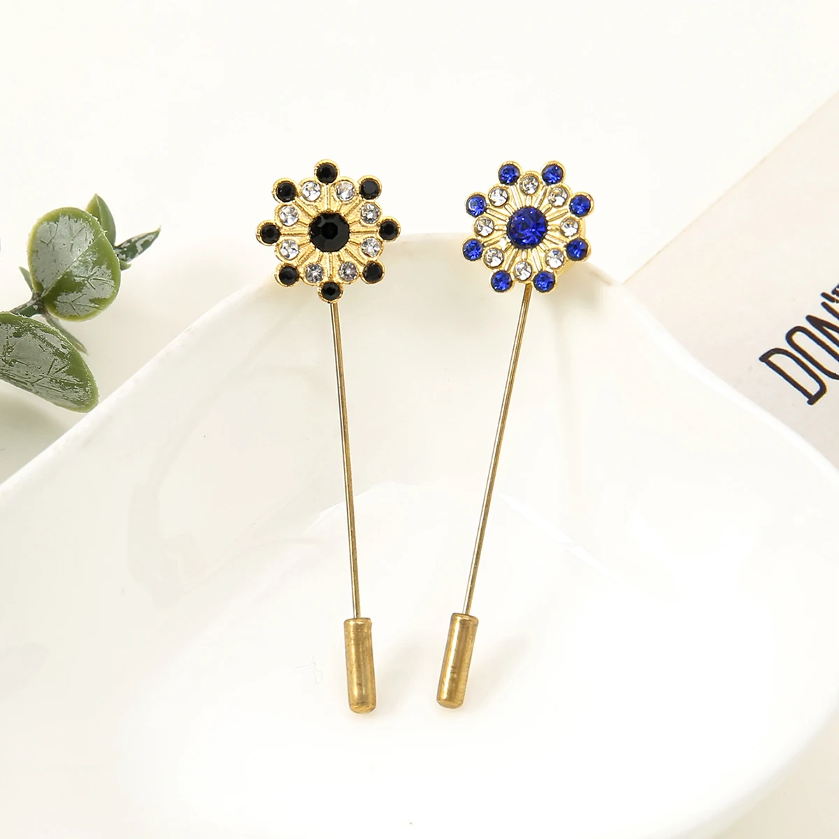 New Snowflake Three Layer Flower Pin For Women Metal Anti-glare Lapel Pin Fixed Clothes Pins Sweater Coat Clothing Accessories ﻿