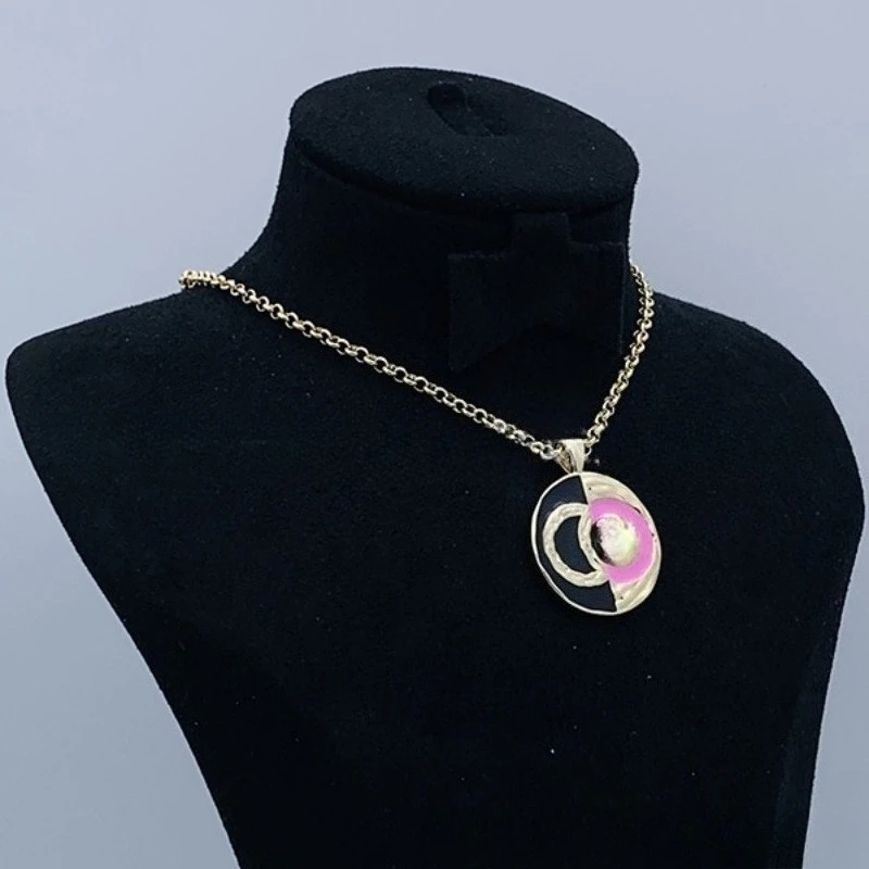 

Hot 2025 Nwe Necklace Premium Sweet Letter Love Pendant Shows Retro Temperament Suitable for Daily Wear