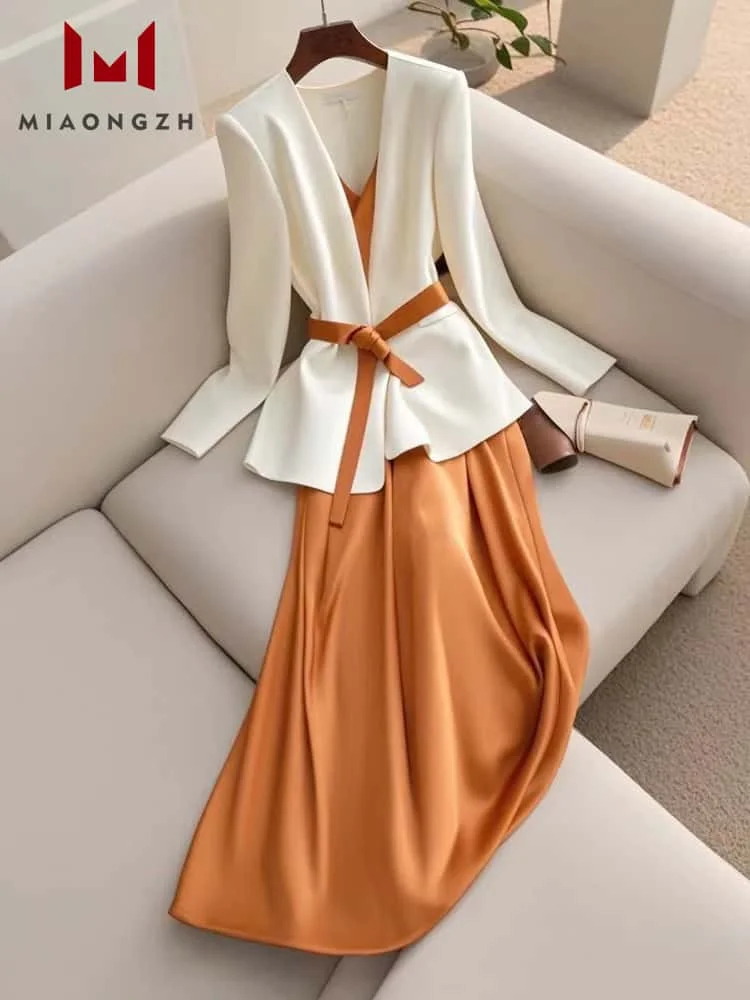 

Женский комплект из двух предметов, белый пиджак с V-образным вырезом и длинным рукавом и однотонное приталенное платье, весна-осень 2025