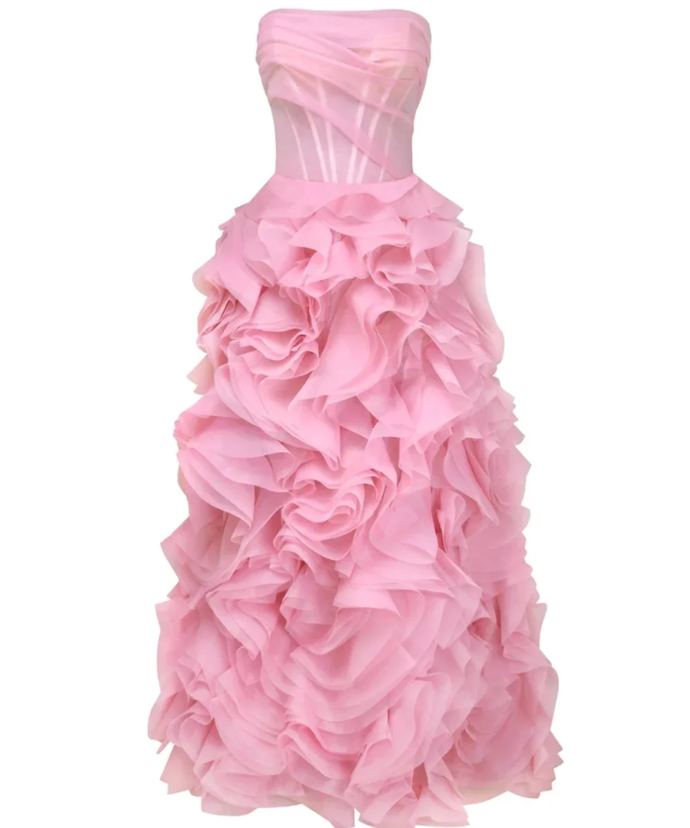 Hübsches rosa Organza-langes trägerloses Abendkleid mit geteiltem Rückenträger-Design, A-Linie, gerüschtes Blumen-Damen-Partykleid