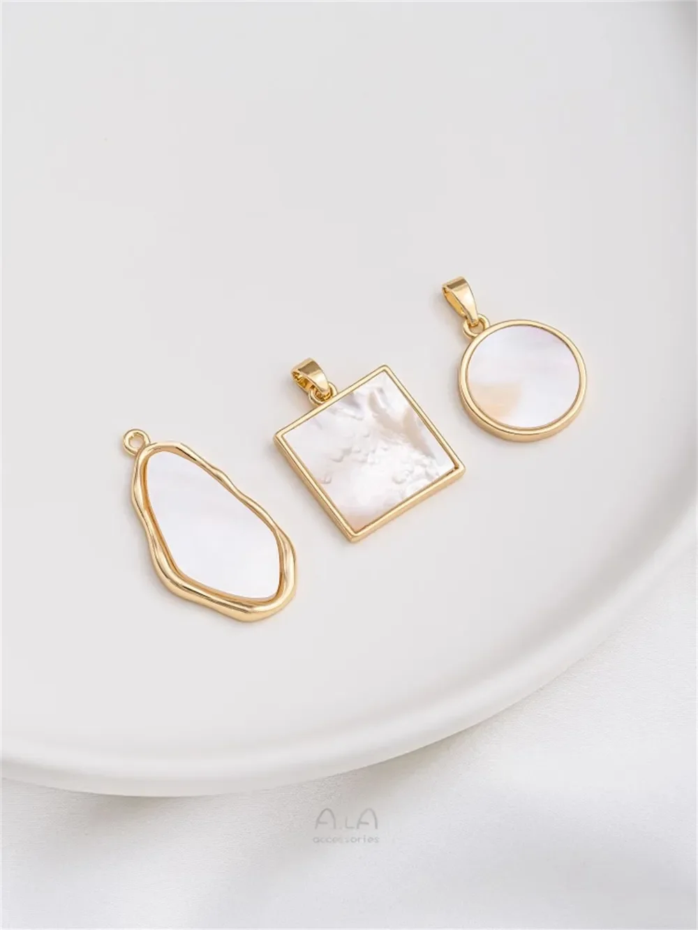 

14K Gold-filled Sticky Natural Shell Square Hangtag Round Irregular Oval Charms Pendant DIY Jewelry Accessories K589